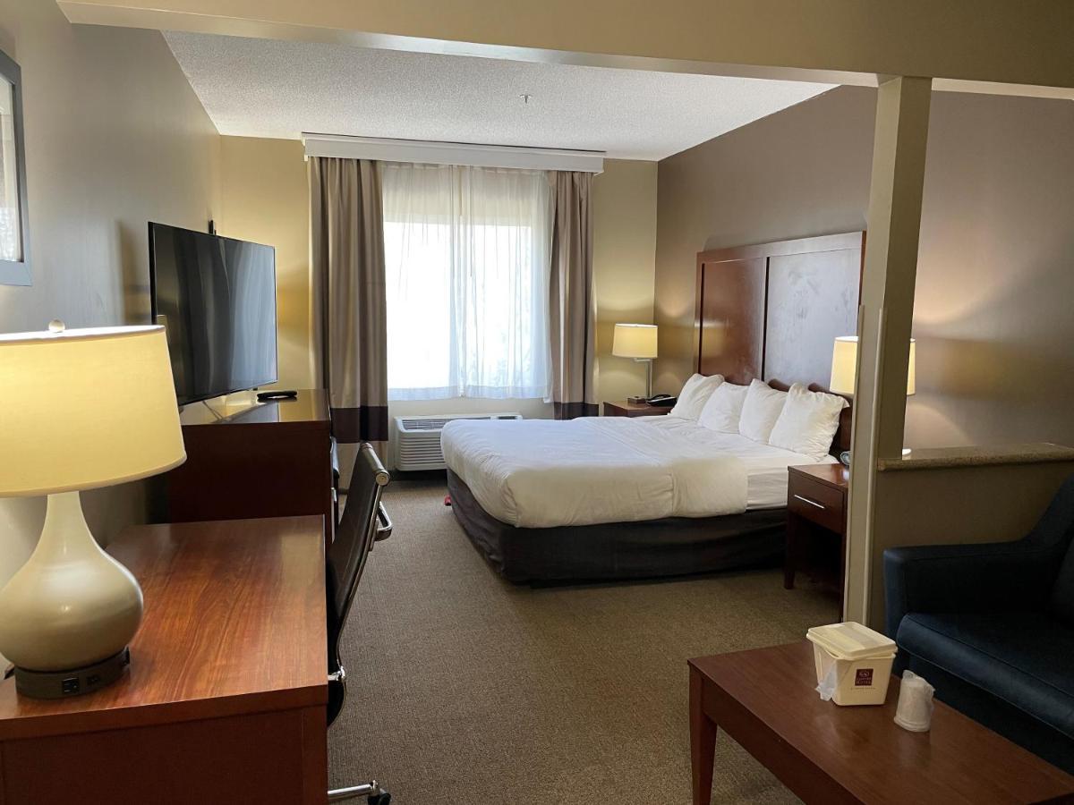 Quality Suites Waldorf Exterior foto