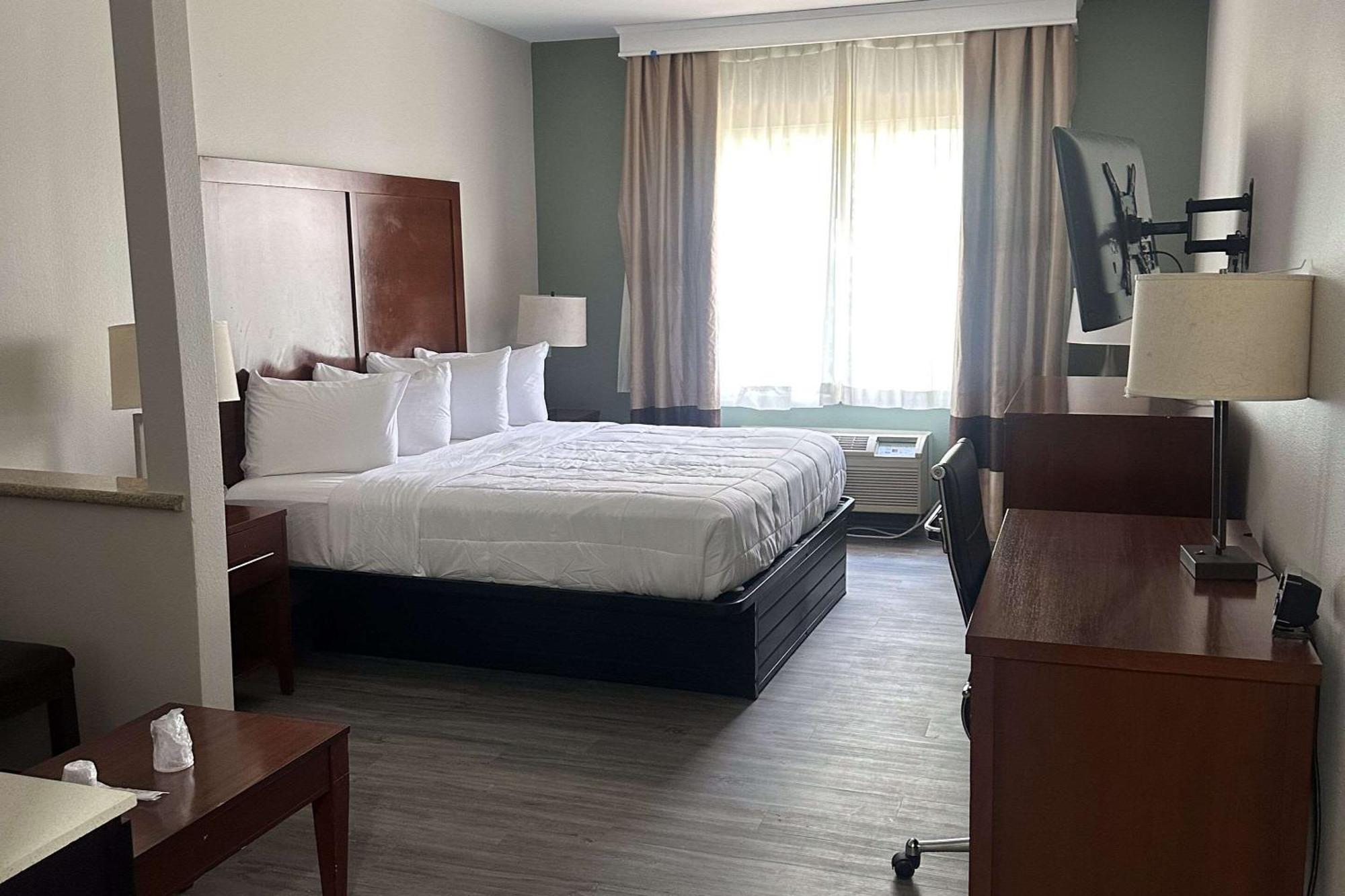 Quality Suites Waldorf Exterior foto