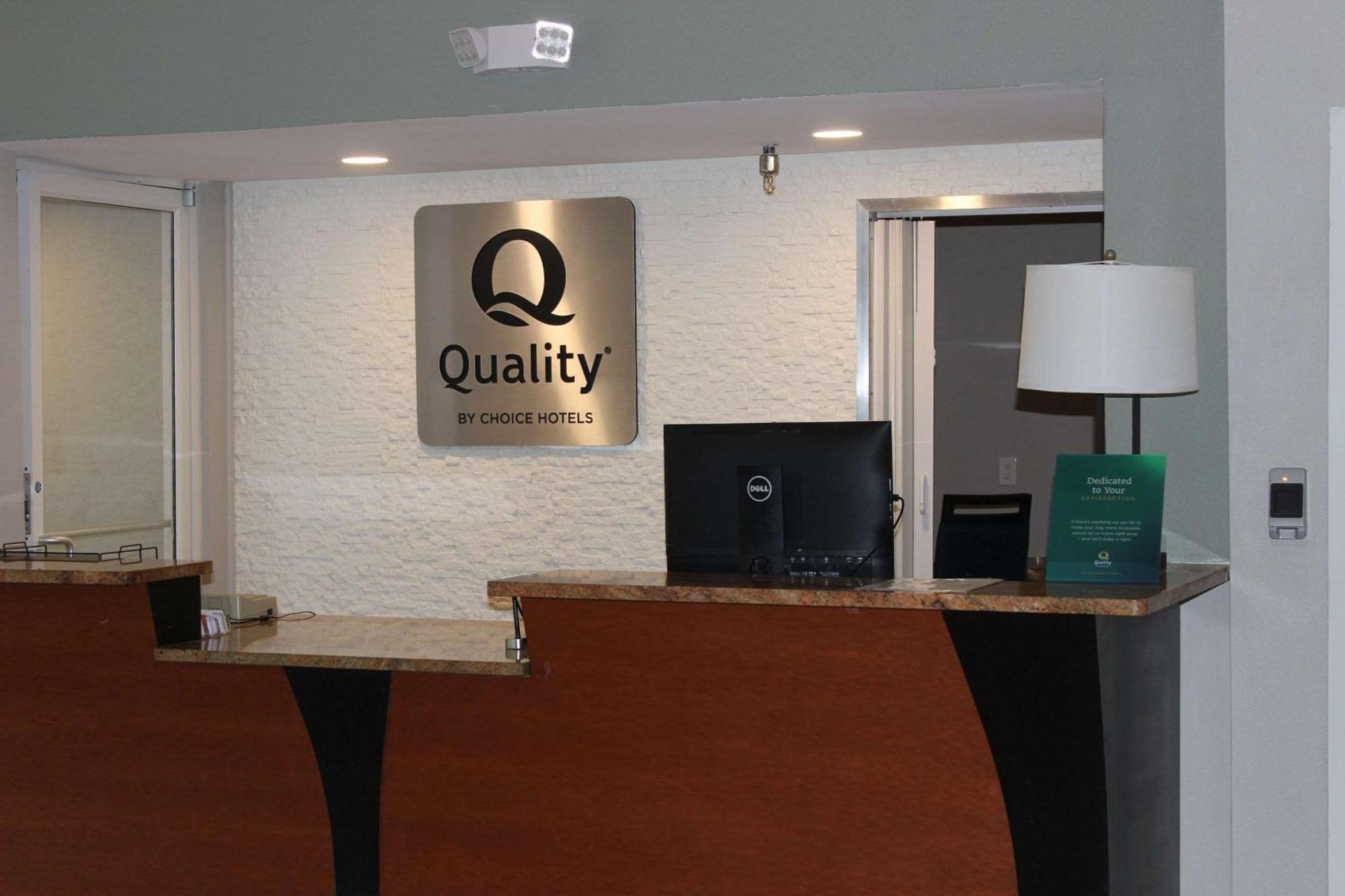 Quality Suites Waldorf Exterior foto