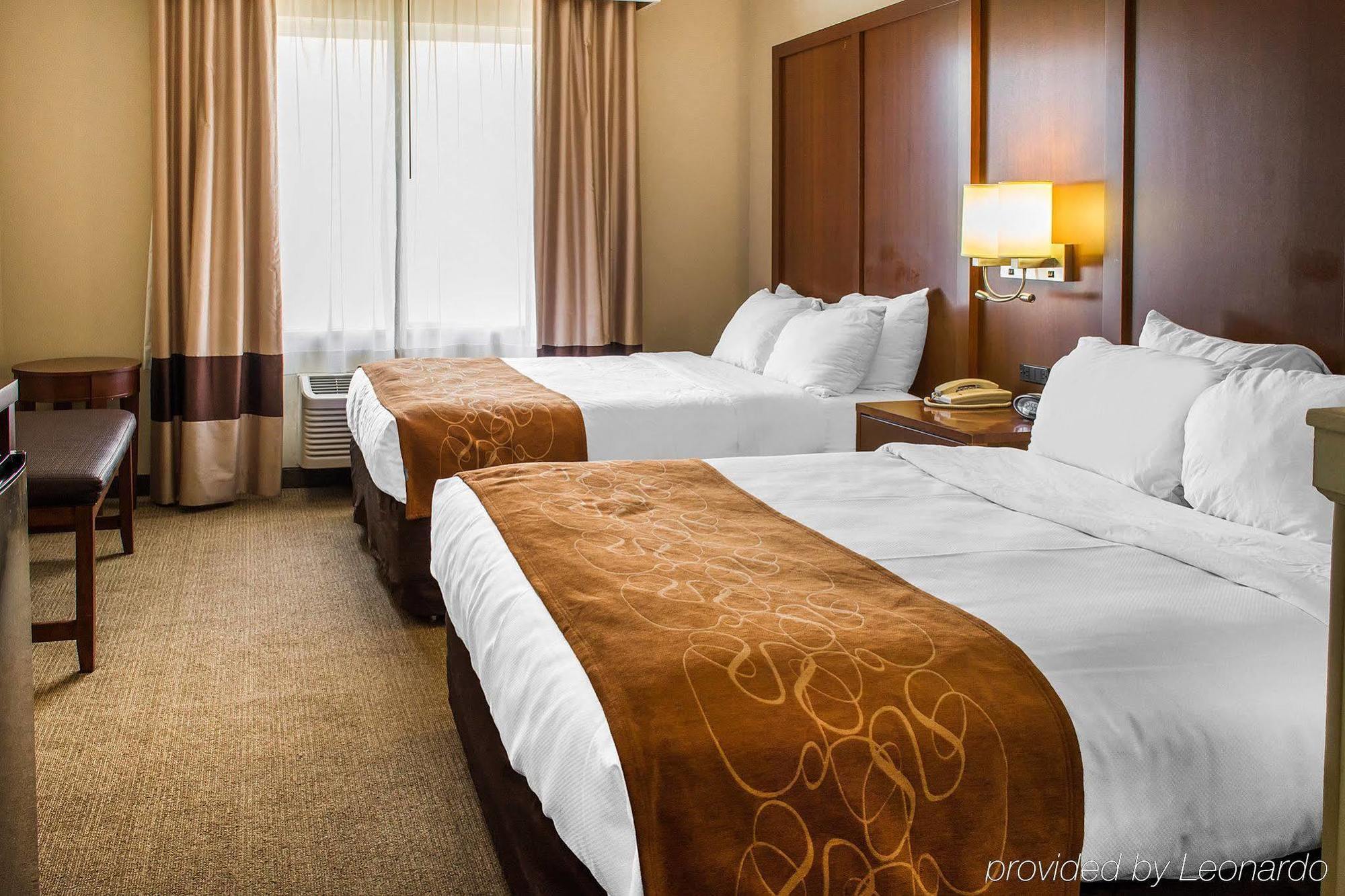 Quality Suites Waldorf Exterior foto