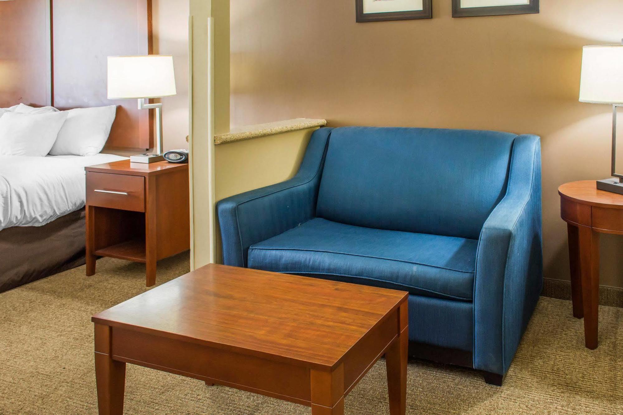 Quality Suites Waldorf Exterior foto